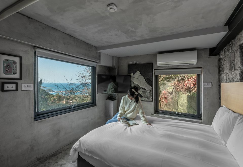 Minimalist interior design at The Ore Easy Stay Jiufen