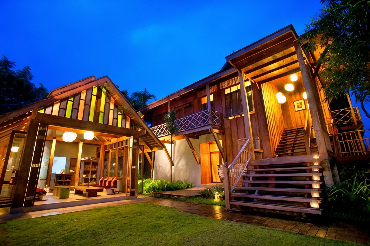 Hotel Des Artists, Rose of Pai