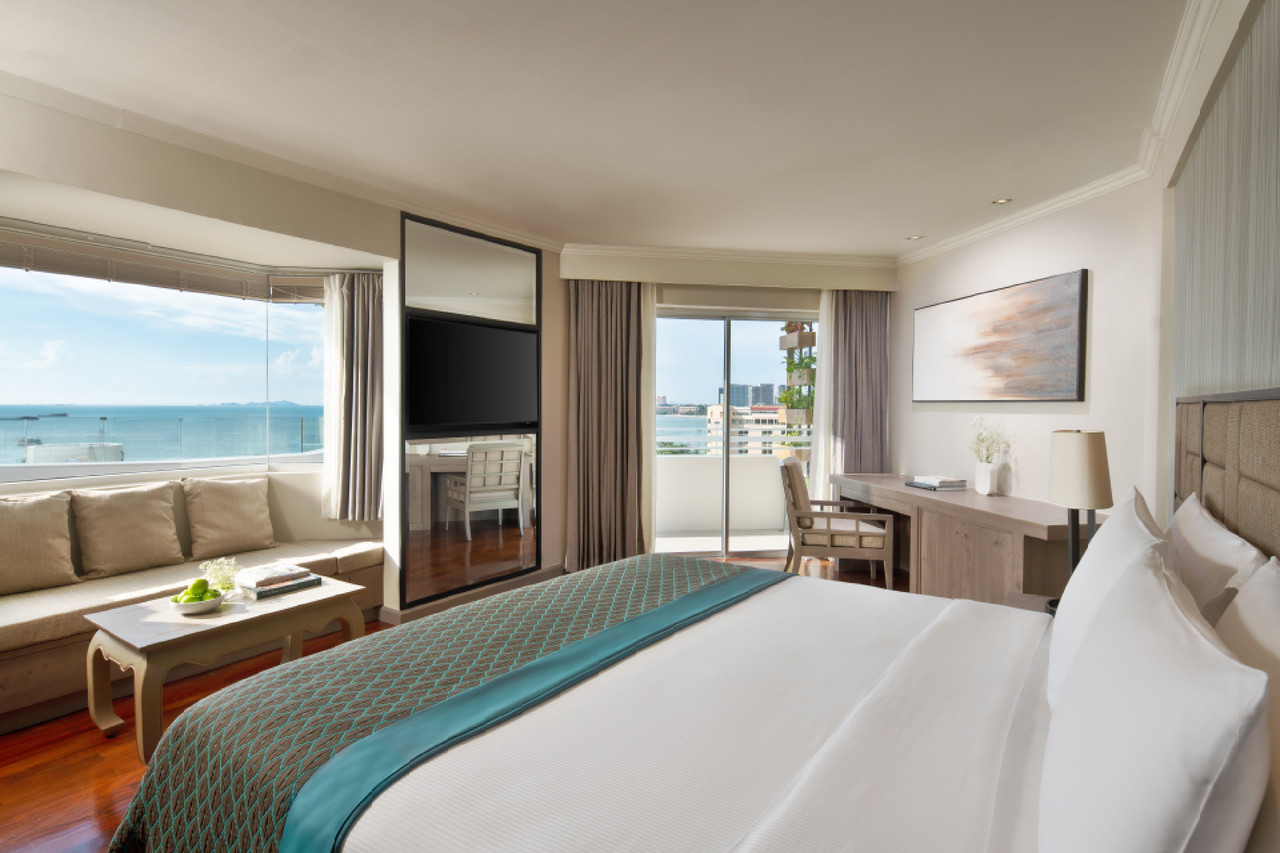 Deluxe Sea View room with a balcony over Pattaya Bay