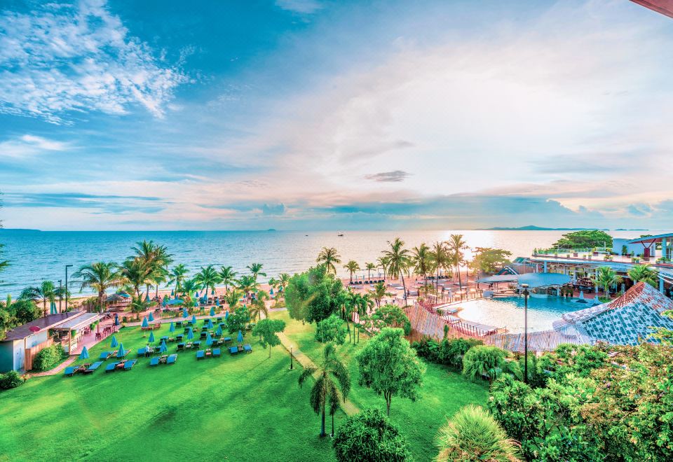 Pinnacle Grand Jomtien Resort & Beach Club