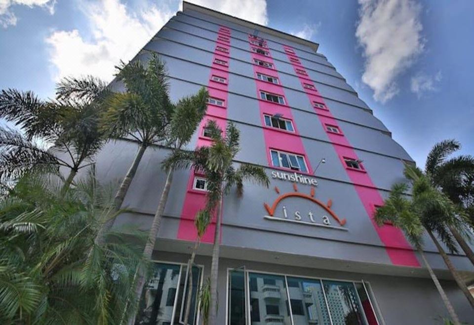 Sunshine Vista Hotel
