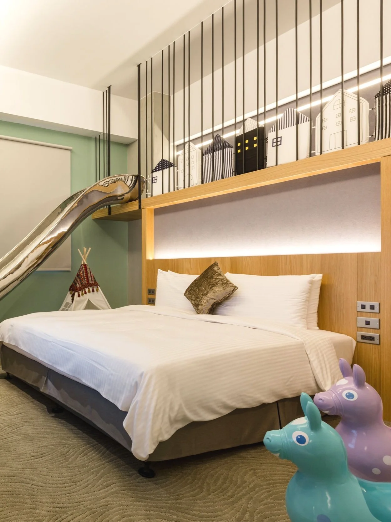 Family Four-Person Room at Green Hotel Penghu with two double beds