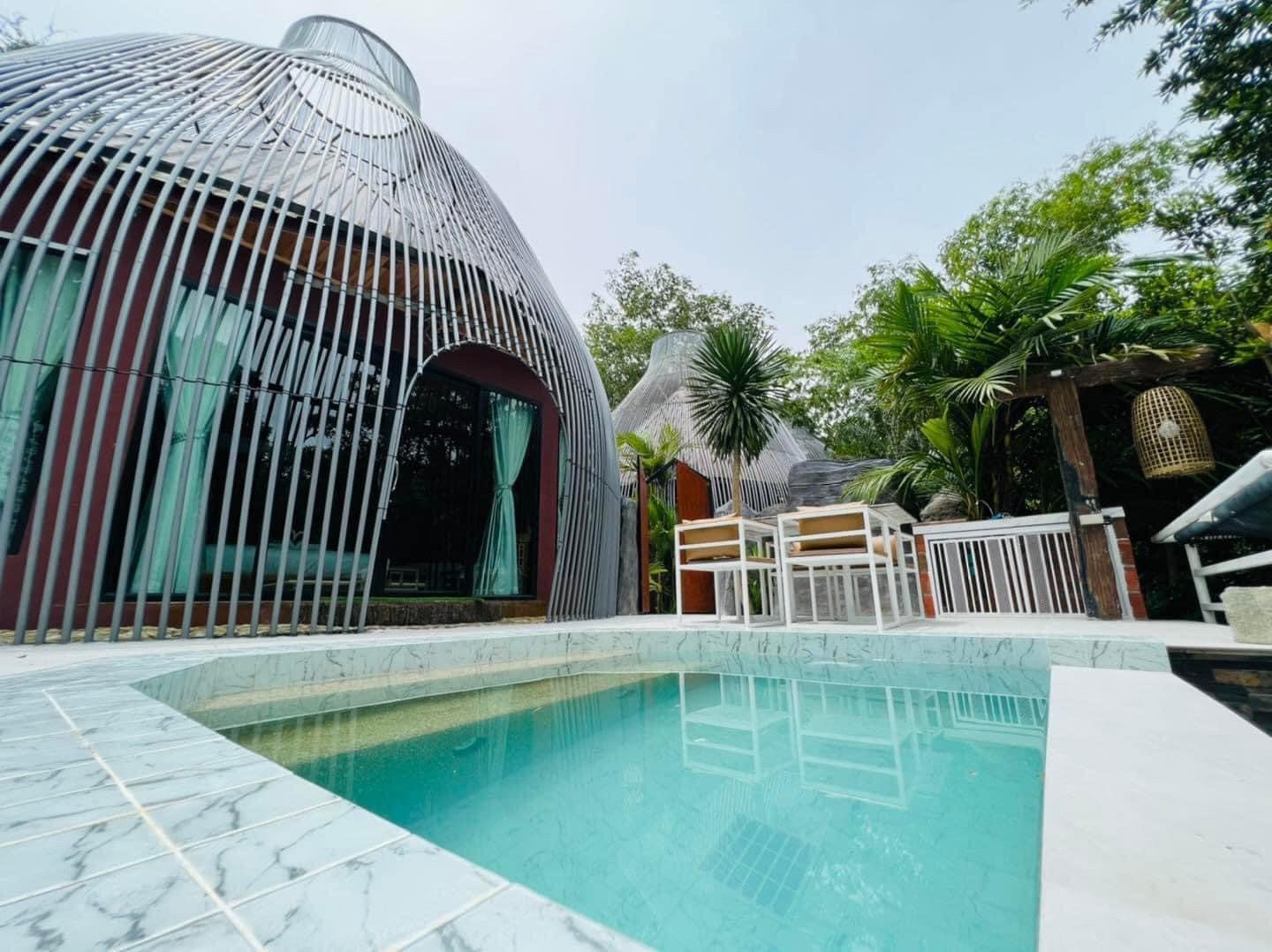 Dome-shaped pool villa with a private plunge pool beside the creek at Nhanmoddang