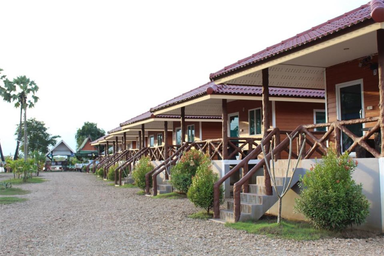 Row of tile-roofed bungalows at Sai Klong Song Lae Resort, Pakpra