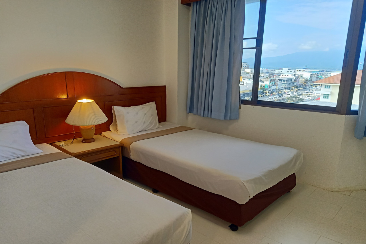 Twin room at Phayao Lake Hotel with a town view through the window