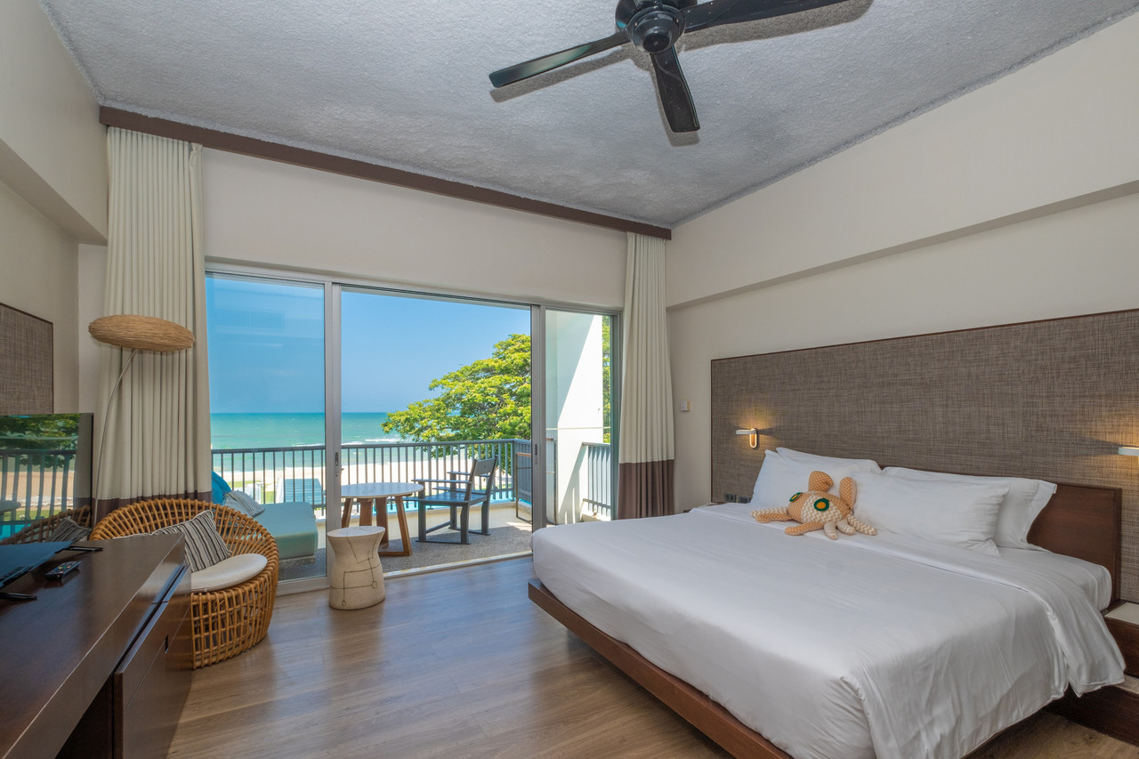 Sea-view room with private balcony and ceiling fan overlooking Cha-Am Beach
