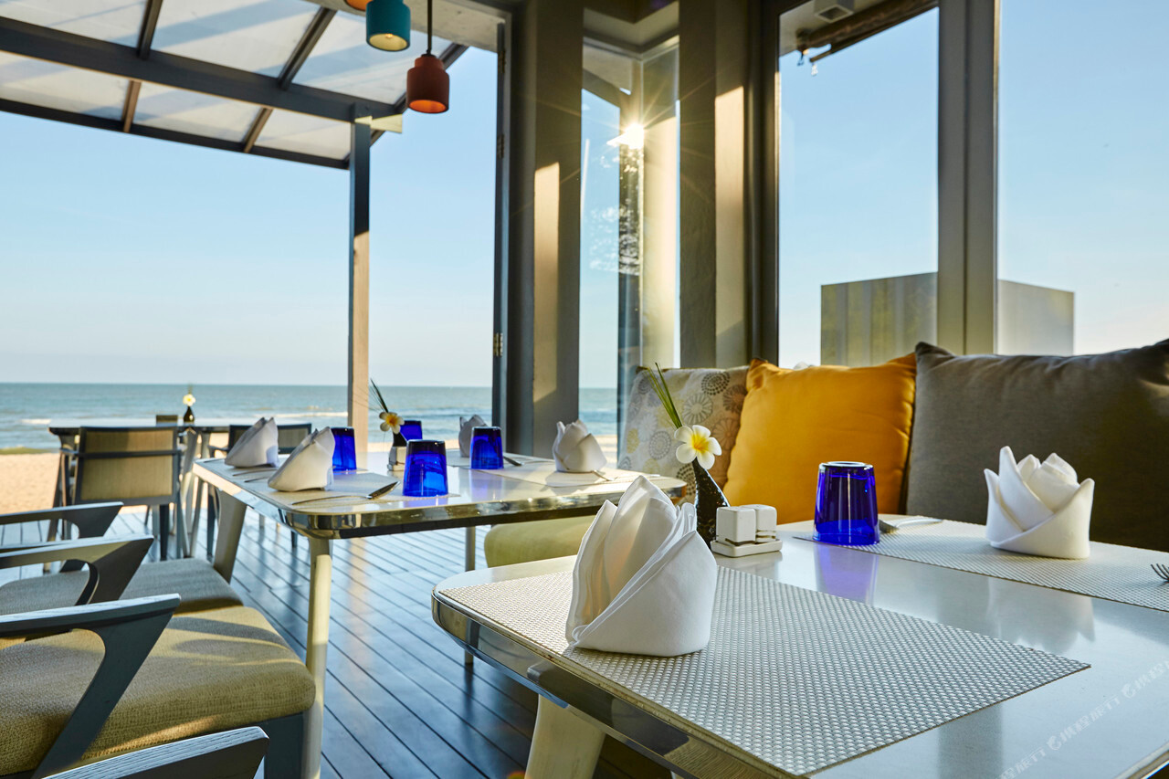 ISEA Beach Bar & Restaurant — beachfront dining with sea views