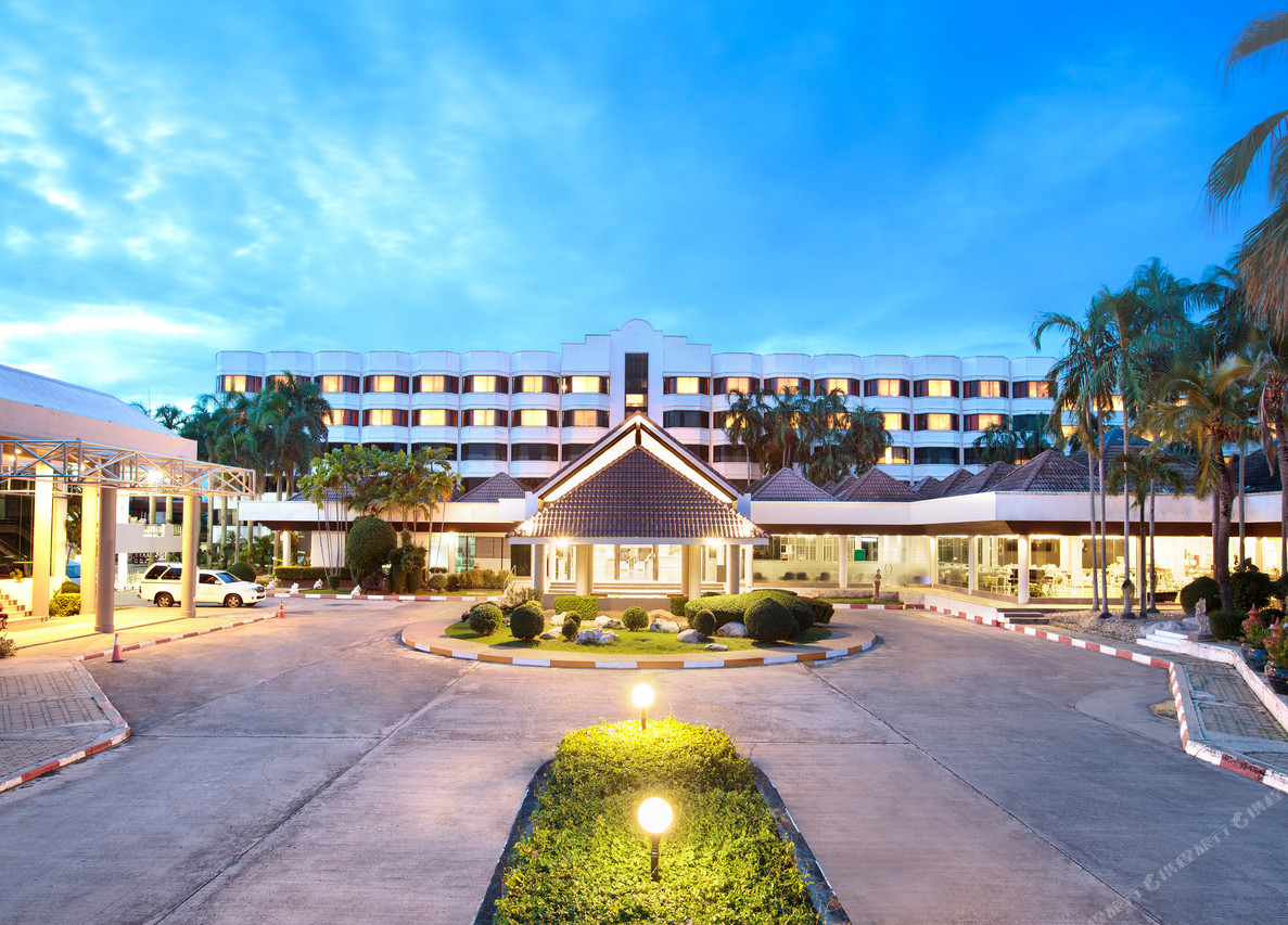 Front facade of The Imperial Phitsanulok with driveway and palm garden