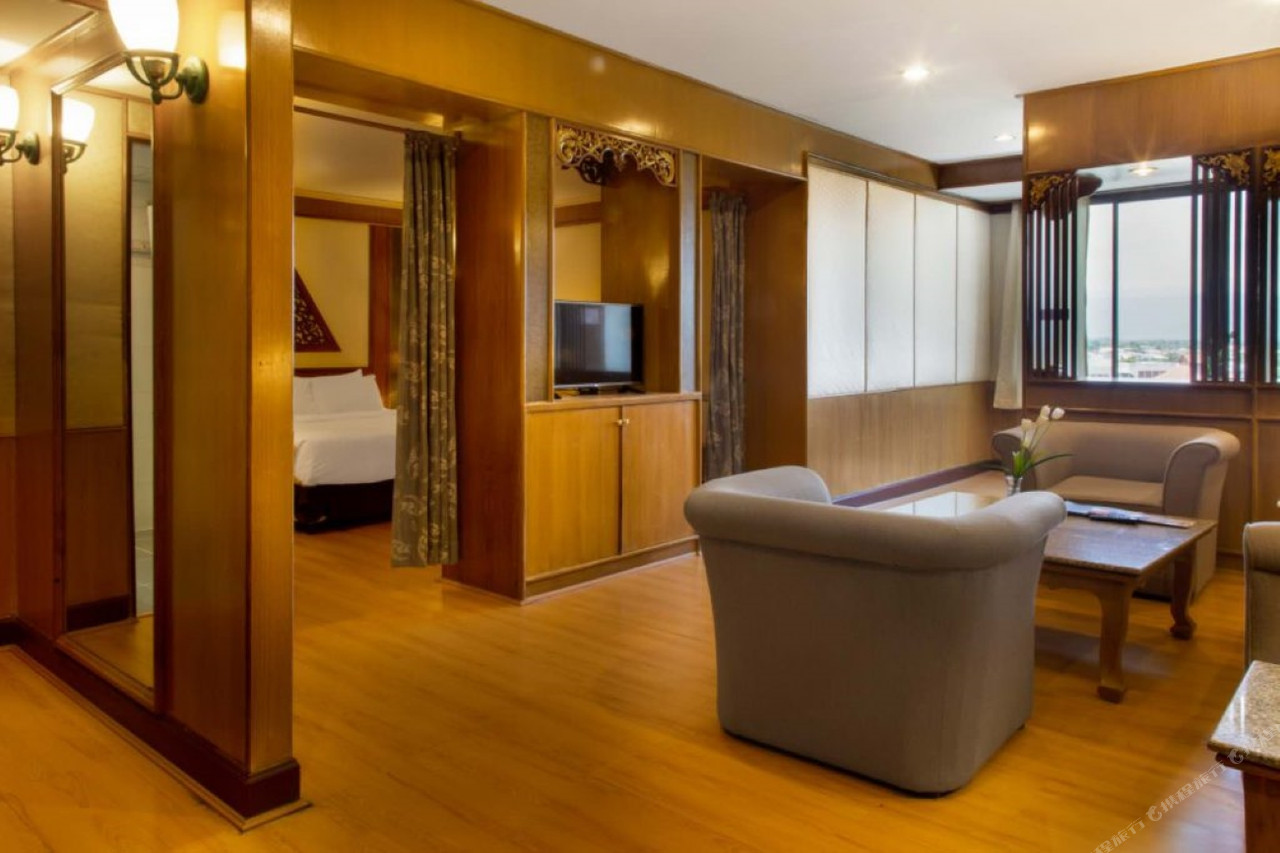Family Suite with a separate sitting area and Lanna-style woodwork