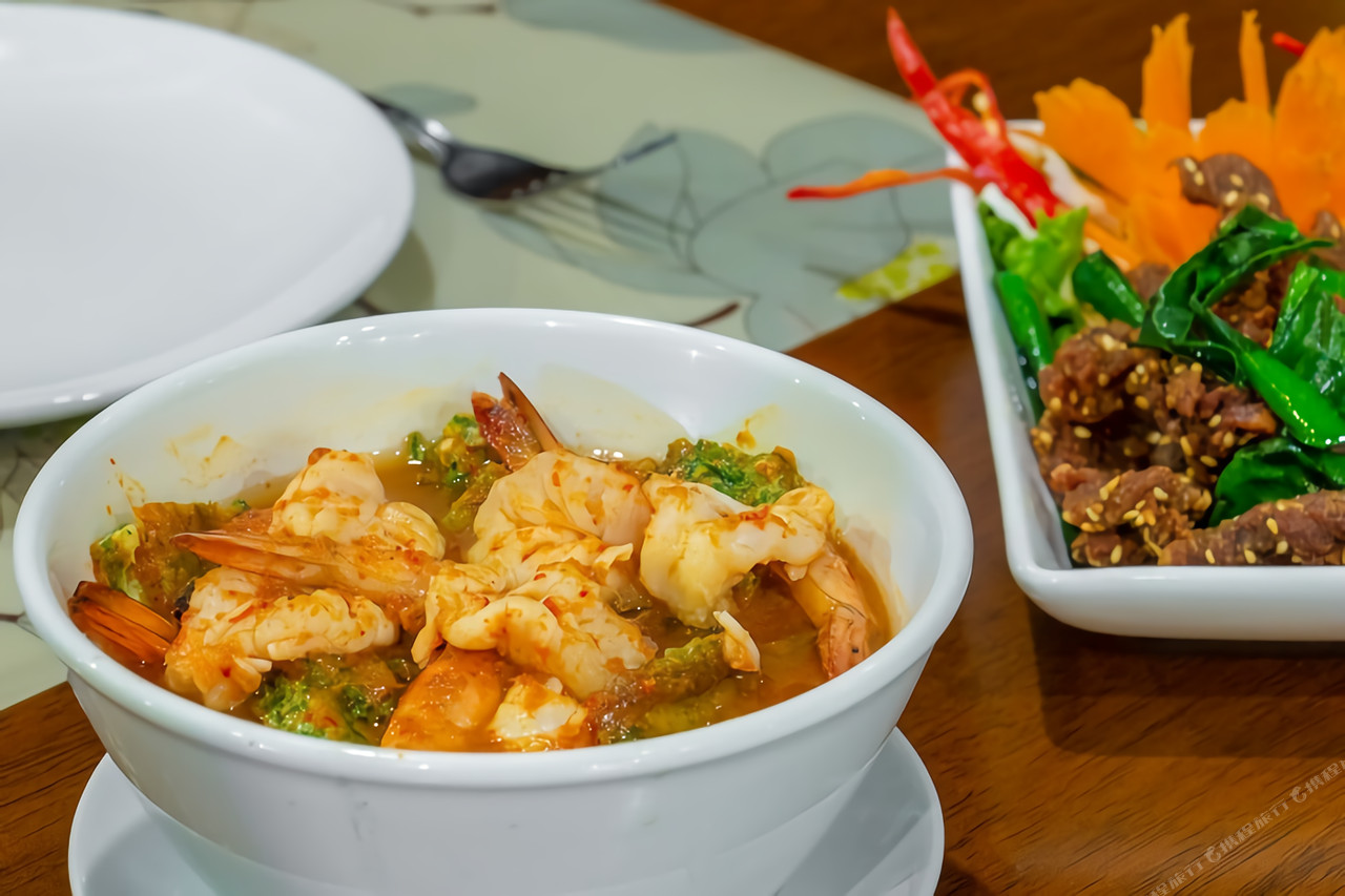 Thai food from Krua Phuwanalee restaurant — stir-fried prawns and beef with greens