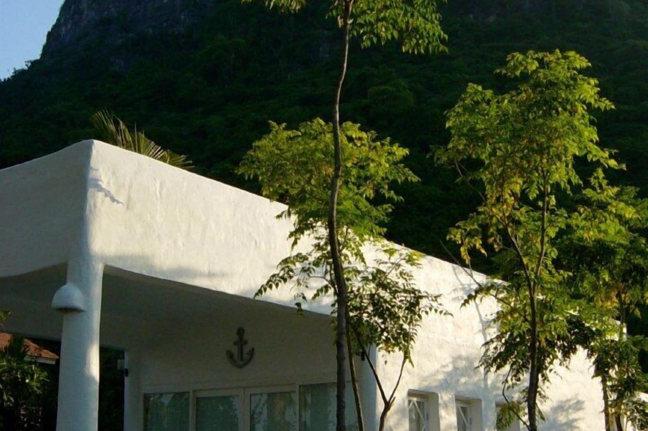 White plaster villa below the Sam Roi Yot limestone karst