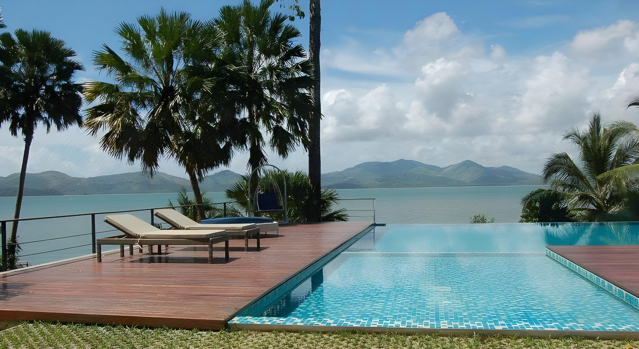 The Blue Sky Resort@Ranong