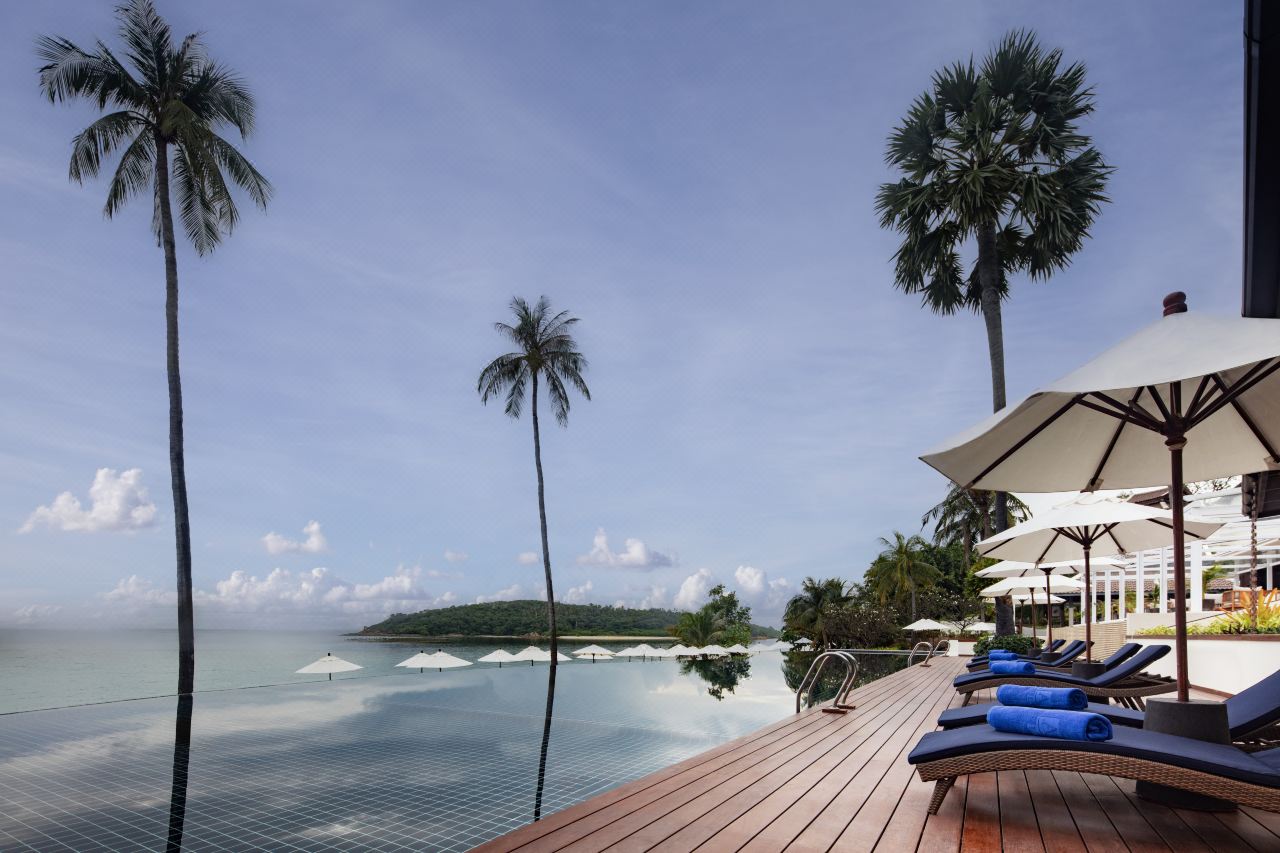 Beachfront infinity pool at Anantara Lawana looking over Chaweng Bay