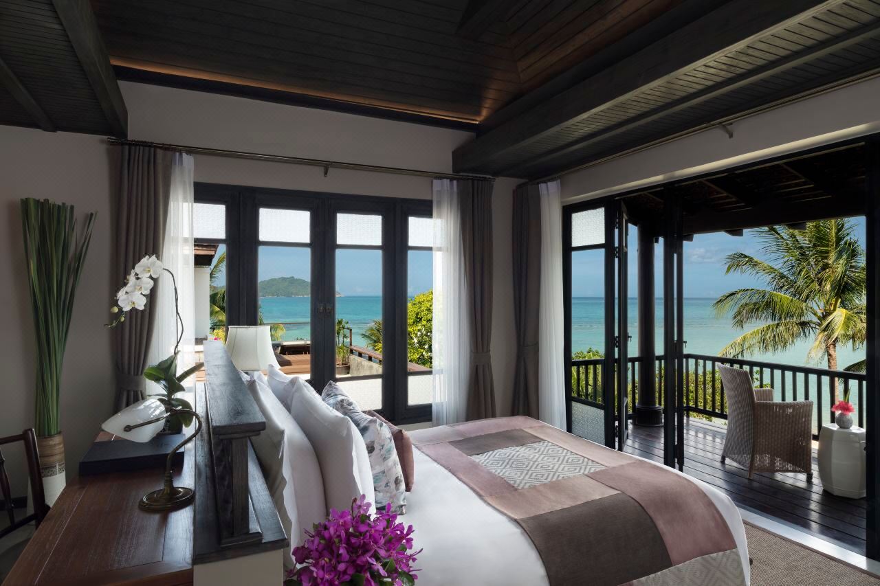 Sea-view room with private balcony and Thai timber detailing