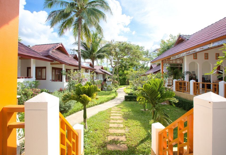 The Cosy Maenam Beach Resort