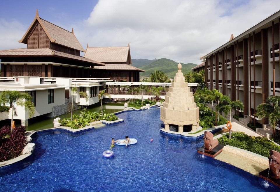 Pullman Sanya Yalong Bay Villas & Resort (三亚亚龙湾铂尔曼别墅度假酒店)