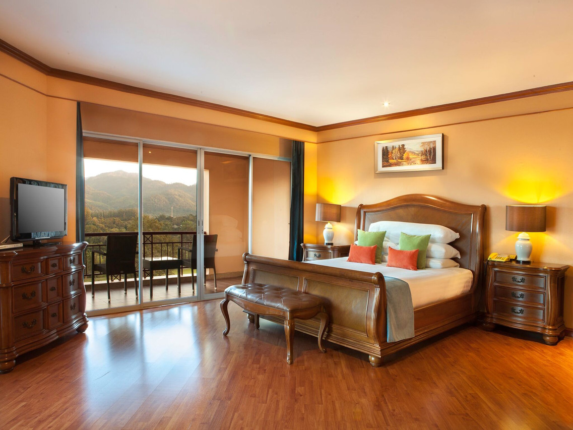 Guest room with wood floors, a wooden bed and a mountain-view balcony