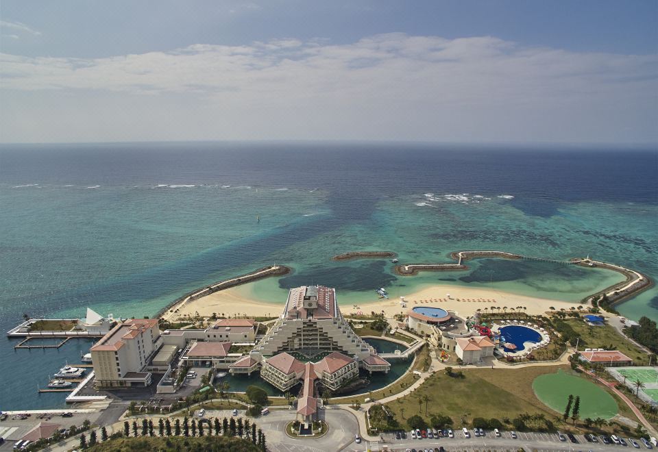 Sheraton Okinawa Sunmarina Resort