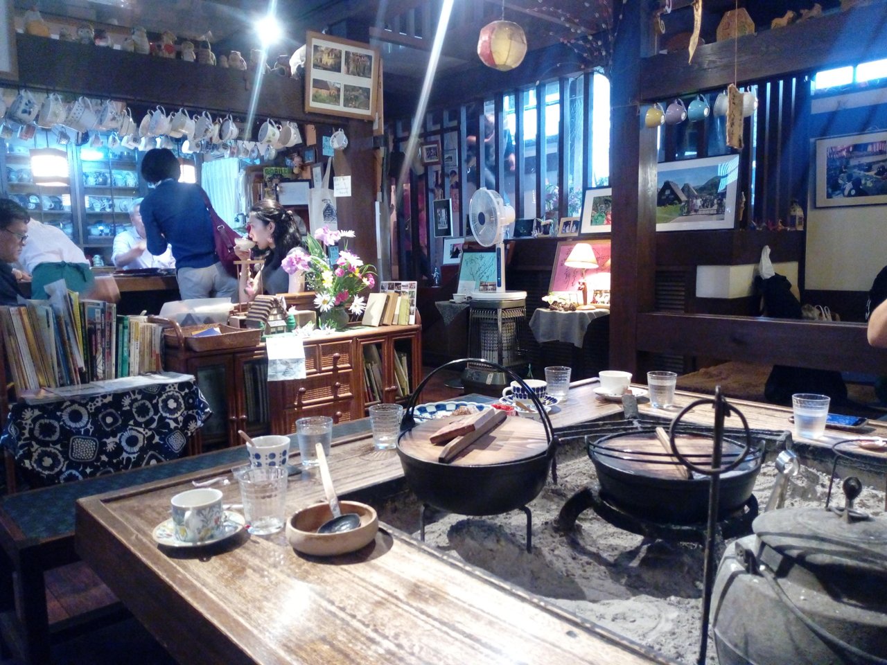ภายในบ้านกัสโช-ซุคุริ ชิราคาวาโกะ — เตาอิโรริ บรรยากาศดั้งเดิม