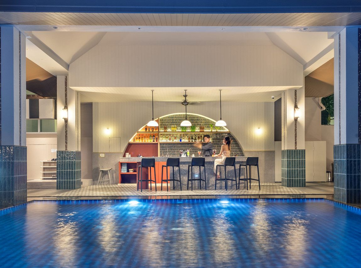 Swim-up pool bar at Buri Sriphu Boutique Hotel Hat Yai at night