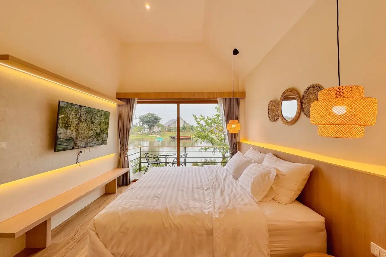 Isaree Natural Resort villa room with a private balcony over the lake