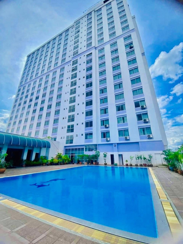 Outdoor pool below the 20-storey tower of Diamond Plaza Hotel Surat Thani