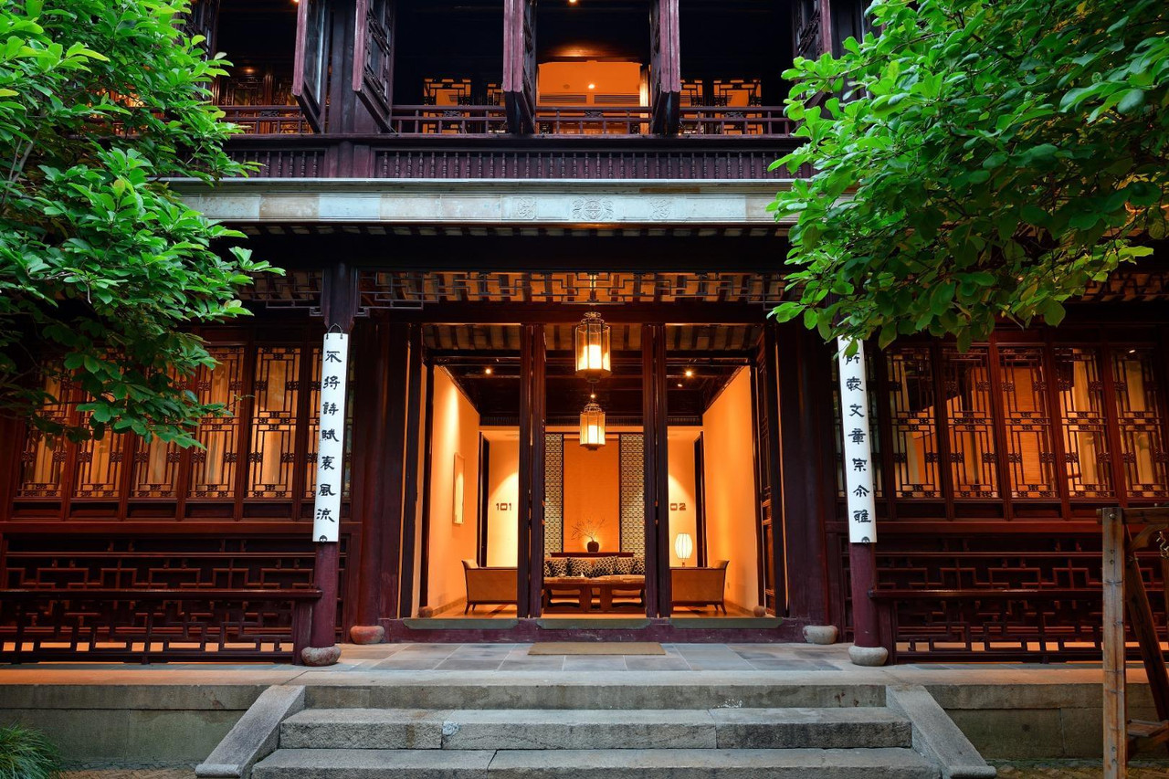 Blossom Hill Inn Suzhou Pingjiang (花间堂·探花府) — ลานสวนน้ำและศาลาไม้สไตล์ซูโจว มีนักแสดงงิ้วคุนฉวี่