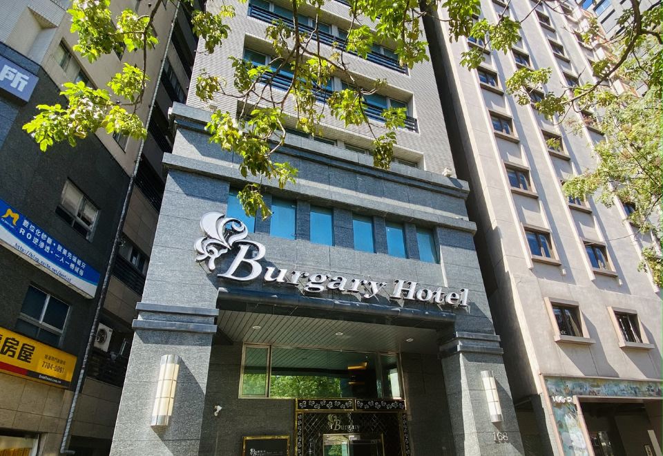 Burgary Hotel