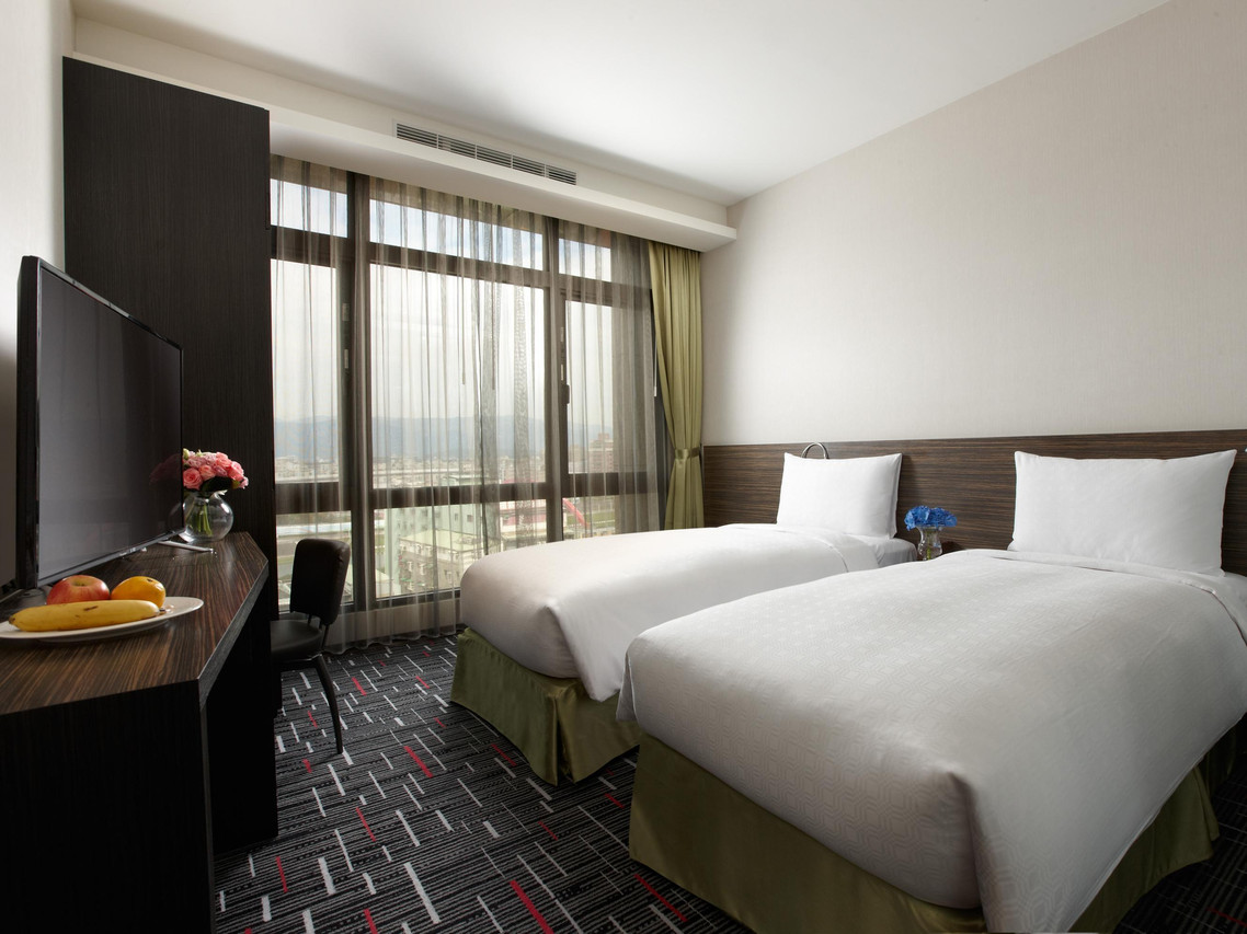 ห้อง Twin Room วิวเมือง หน้าต่างใหญ่ ผ้าปูขาว Capital Hotel Songshan
