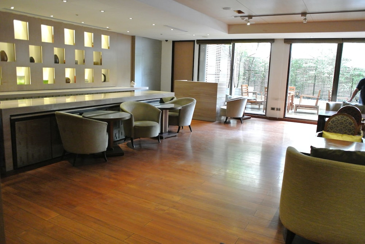 Lobby and lounge area