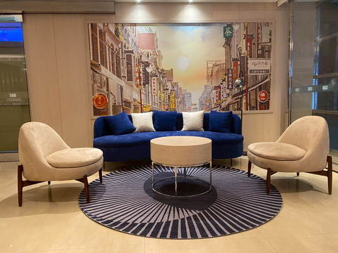 Social Lounge บรรยากาศผ่อนคลาย ภาพจิตรกรรมถนนไทเปเก่า Holiday Inn Express Taipei Train Station
