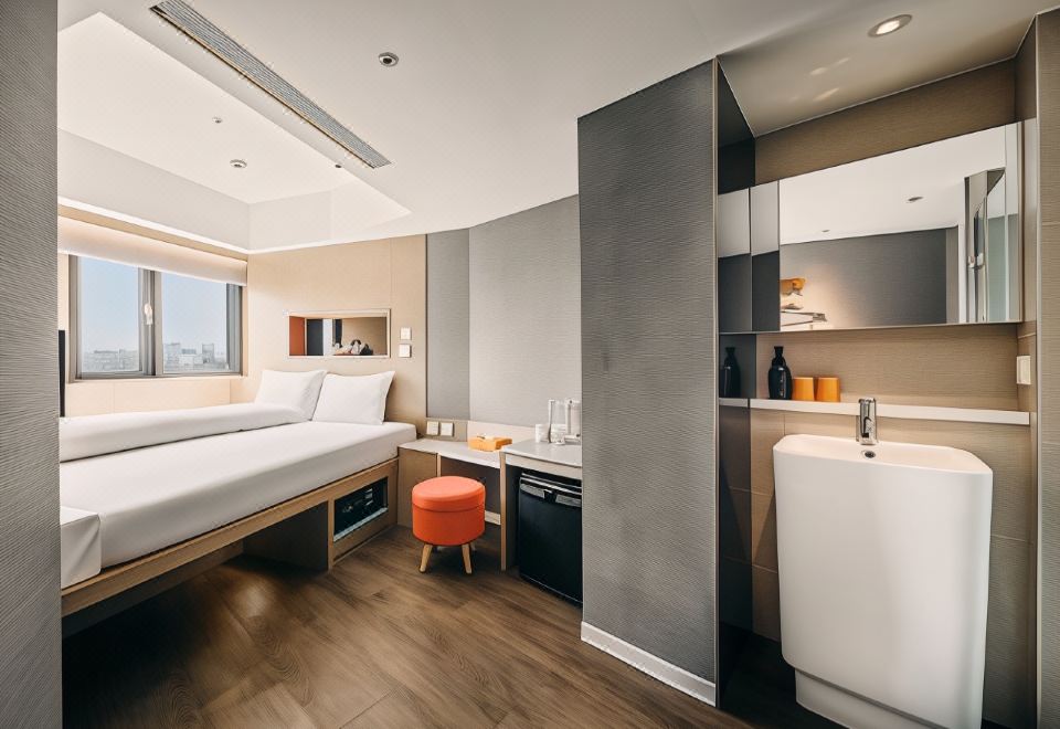 Orange Hotel Ximen