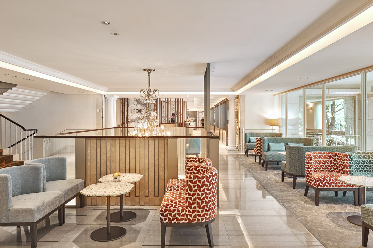 ทางเข้าโรงแรม Hotel Royal-Nikko Taipei ยามค่ำคืน