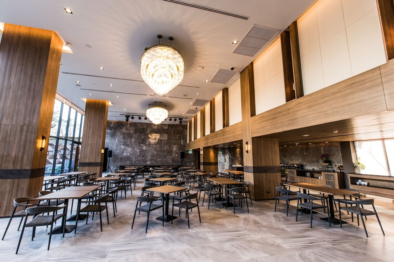 Rosewood Restaurant with high ceilings, chandeliers and wood panelling