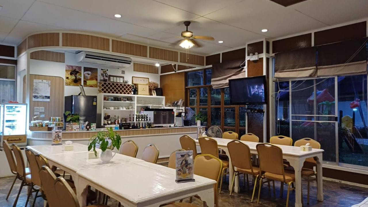 RiverLake Café & Restaurant with long tables and a coffee bar