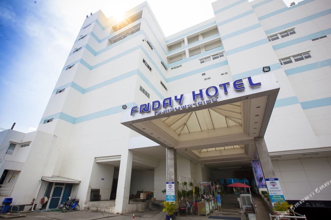 Friday Hotel Uttaradit