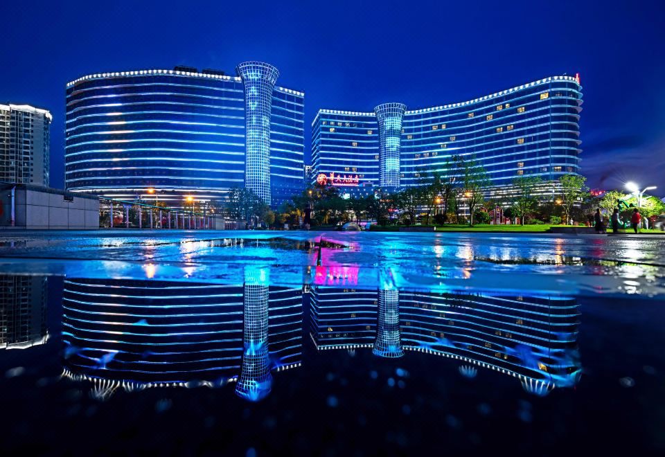 Huatian Hotel (Tianmen Mountain) (张家界华天大酒店·天门山店)
